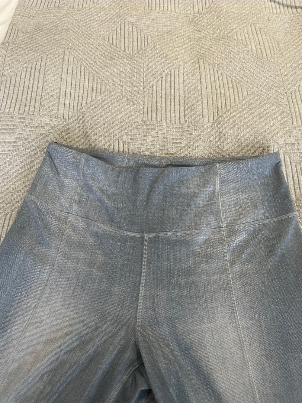 Lucy activewear stretch pull on jeans w/ side zip. - Picture 7 of 7